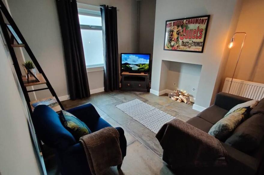 New Refurbished Cosy House nr Station with Netflix