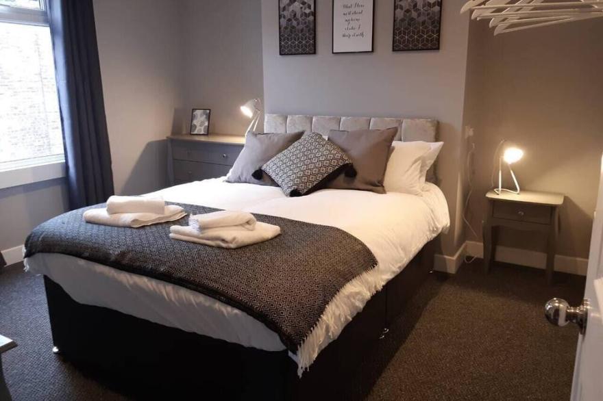 New Refurbished Cosy House nr Station with Netflix