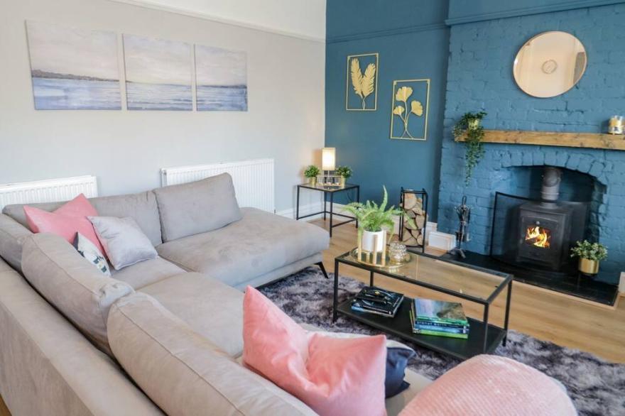 CADNANT PARK MAISONETTE, character holiday cottage in Conwy