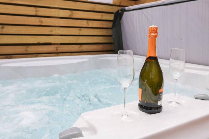 CEADDA COTTAGE, family friendly in Drax, North Yorkshire