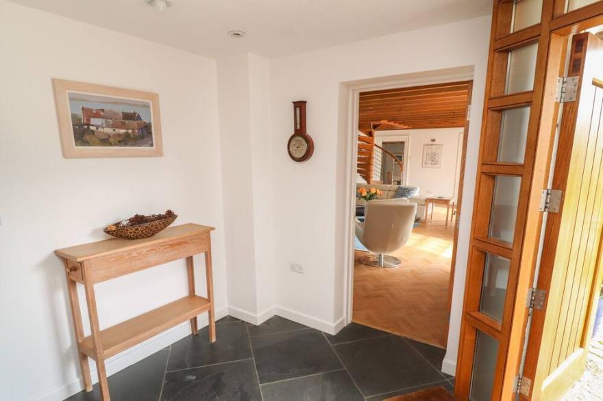 CHYGOWLIN HOUSE, pet friendly, luxury holiday cottage in Truro