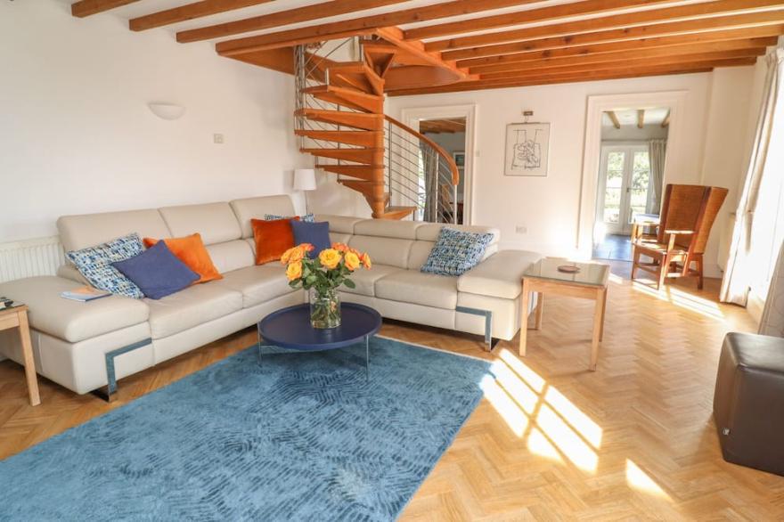 CHYGOWLIN HOUSE, pet friendly, luxury holiday cottage in Truro