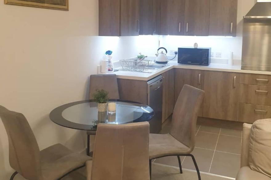 Peak Serene Spacious 2-Bedroom close to Amenities and free parking