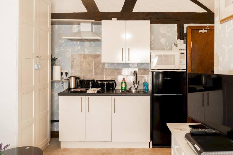 Pass the Keys | Studio 4 Perfect historic city centre location Studio