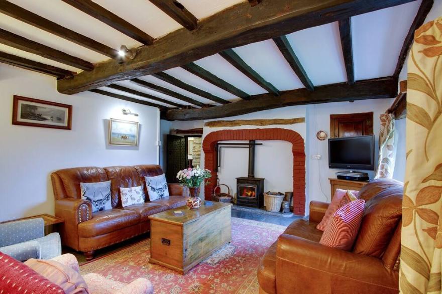 The Low Farm - Beautiful 17th Century stone long house near Coniston