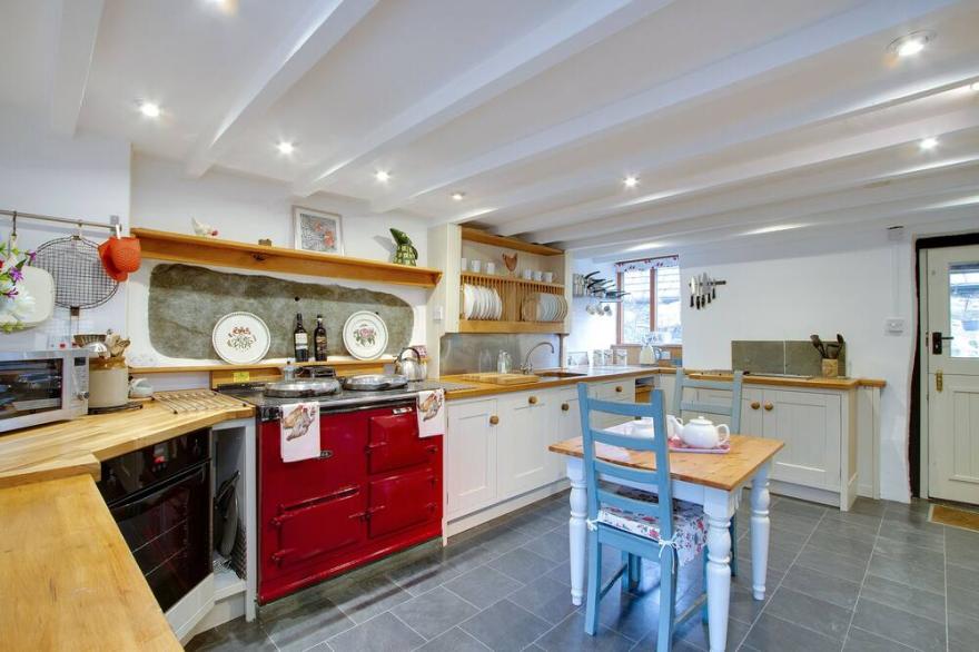 The Low Farm - Beautiful 17th Century stone long house near Coniston