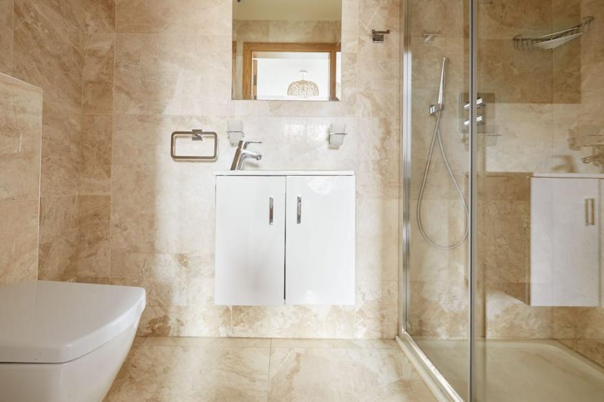 Sonder Edgware Road | Spacious Queen Room