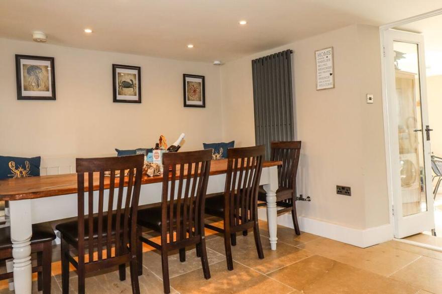 1 STIBB BARNS, family friendly, luxury holiday cottage in Kilkhampton