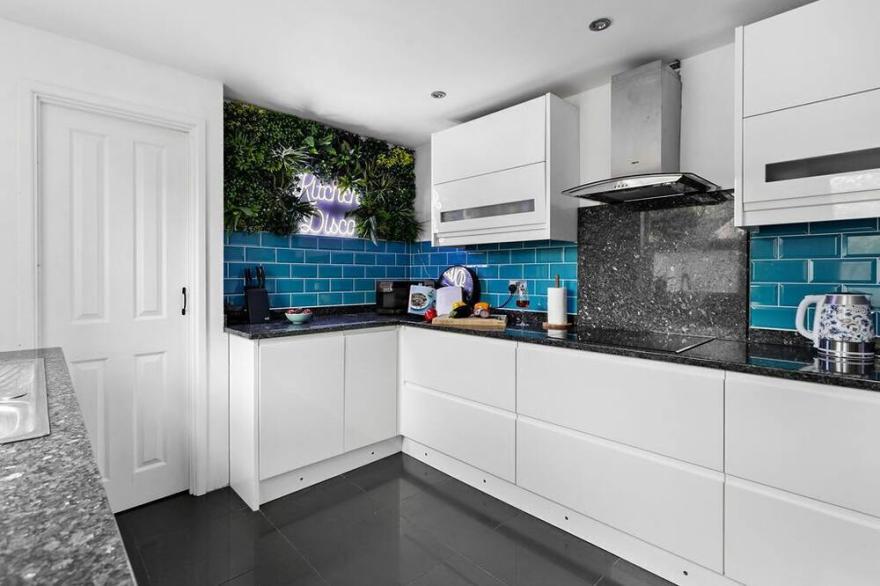 The Terrace - Bright, characterful, near beaches