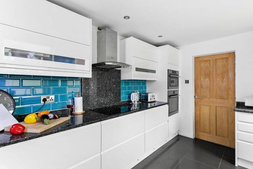 The Terrace - Bright, characterful, near beaches