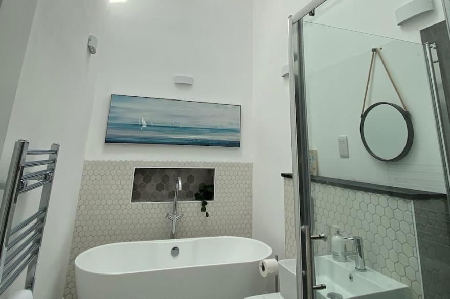 Two Moors Way Cottages luxury with hot tub - The Old hayloft