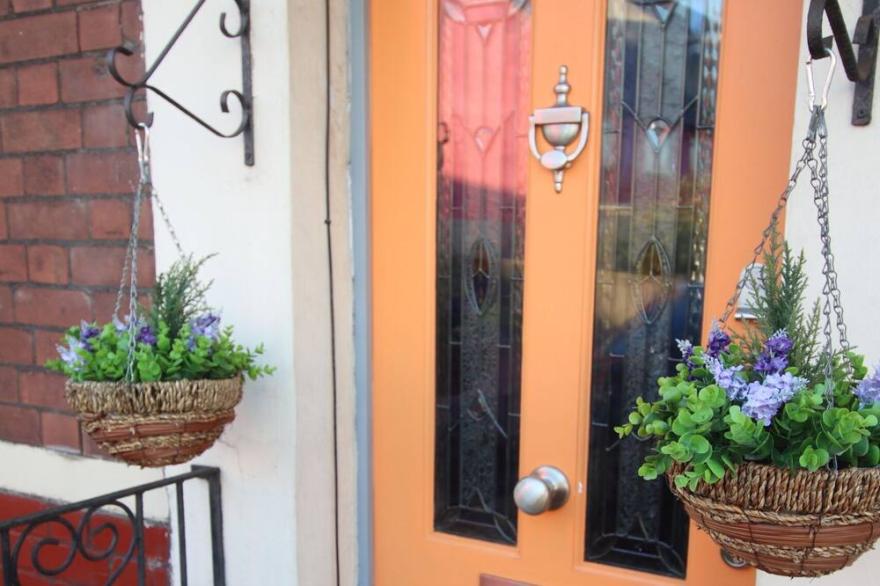 Contemporary Home in Friendly Easton, Free Parking