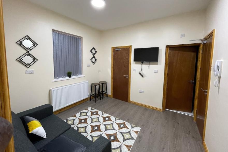 City Road Birmingham Apartment from Oofy, en-suite sleeps 4 - Apt 1