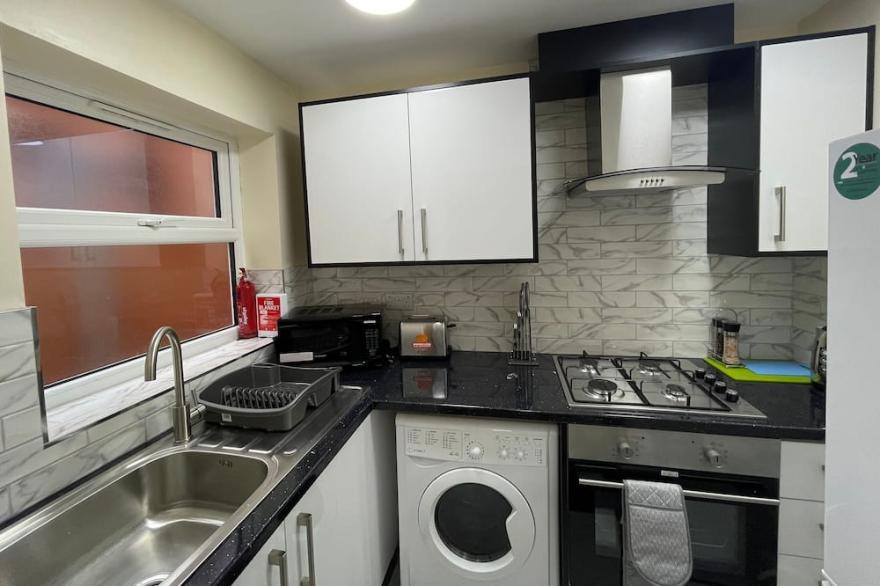 City Road Birmingham Apartment from Oofy, en-suite sleeps 4 - Apt 1