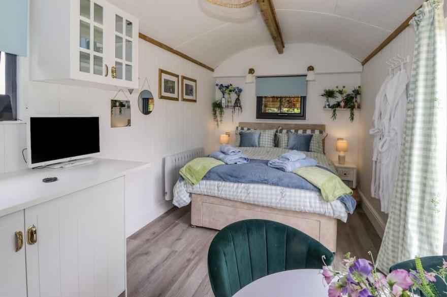 HIGH RIGG SHEPHERD'S SUNRISE, pet friendly in Brampton, Cumbria