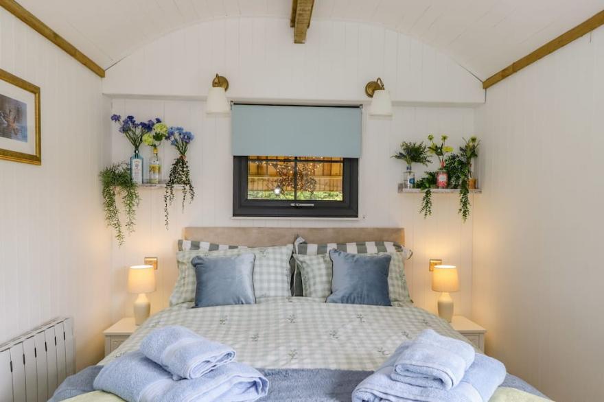 HIGH RIGG SHEPHERD'S SUNRISE, pet friendly in Brampton, Cumbria