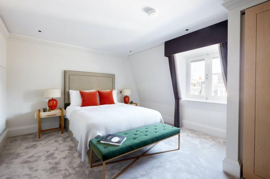 Sonder King Street, Covent Garden | Lofted Three-Bedroom Apartment