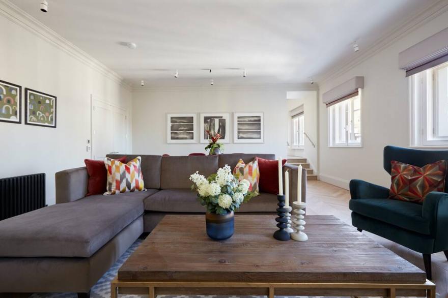 Sonder King Street, Covent Garden | Lofted Three-Bedroom Apartment