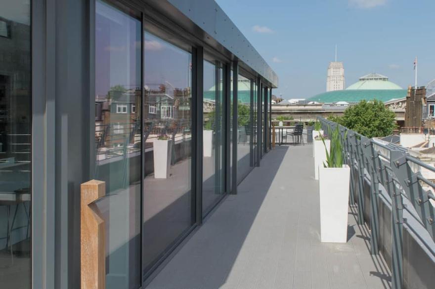 Sonder Museum House | Stellar Three-Bedroom Apartment w/ Rooftop