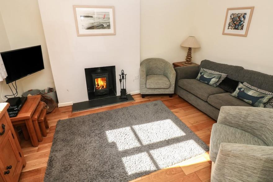 OYSTERBANK COTTAGE, family friendly in Llangwm, Pembrokeshire