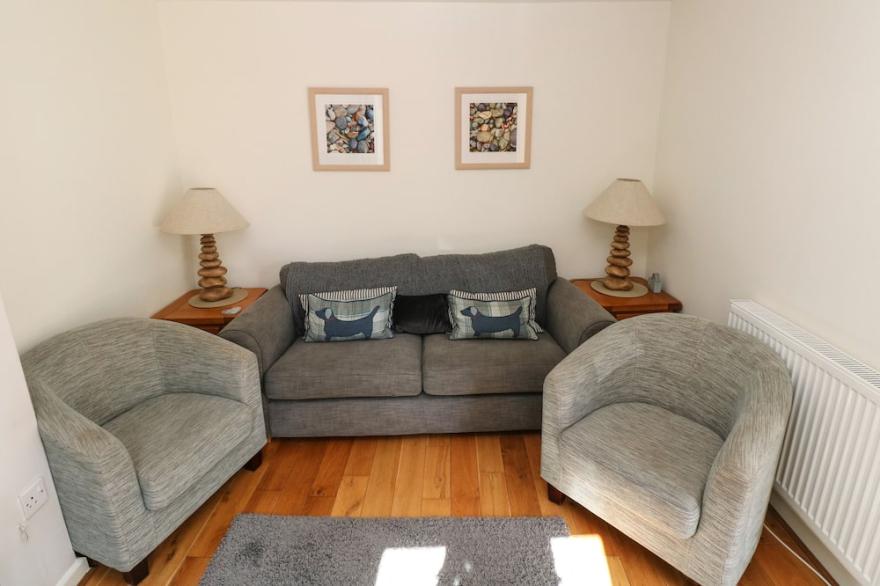 OYSTERBANK COTTAGE, family friendly in Llangwm, Pembrokeshire