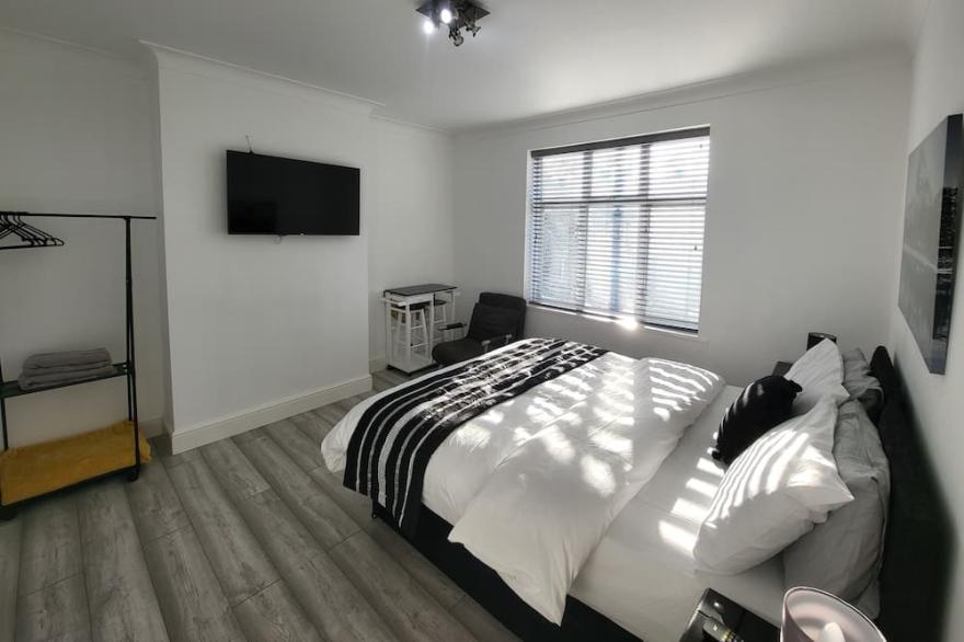Top luxury 2 bed Apartment - London