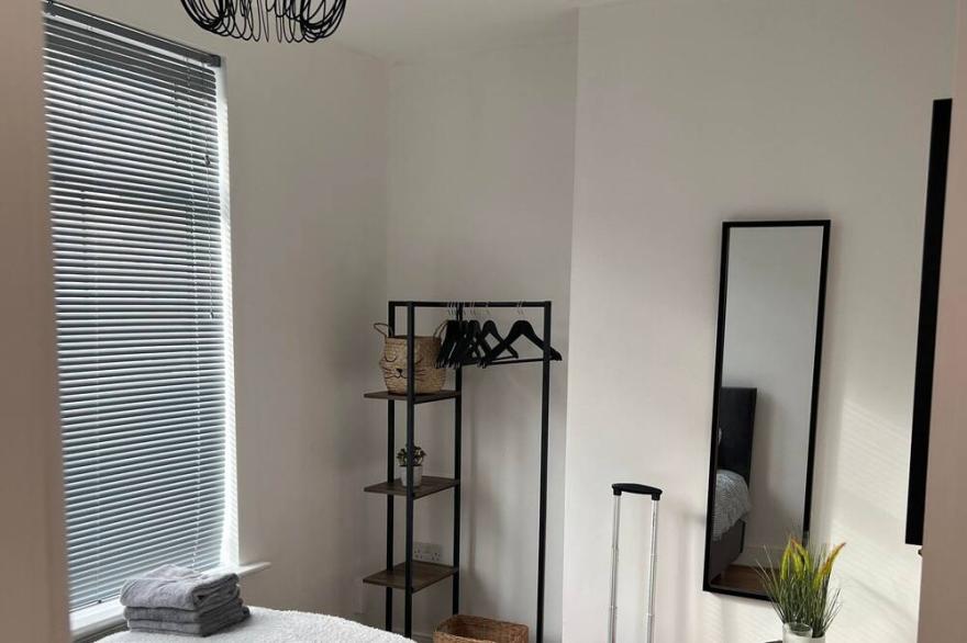 Cheerful 5 bedroom house with En Suite