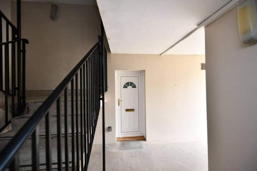 Lovely 3 bed apartment in Rutherglen