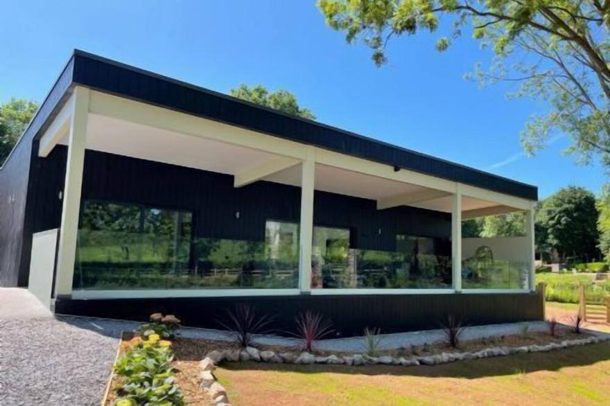 No.6, South View Lodges -  a lodge that sleeps 4 guests  in 2 bedrooms