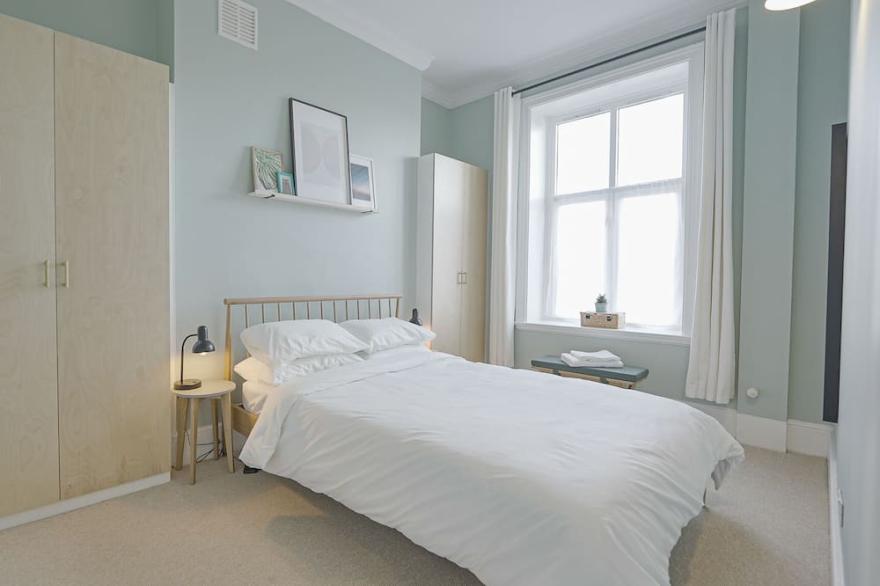 Burlington Mansions - Stunning Coastal Apartment