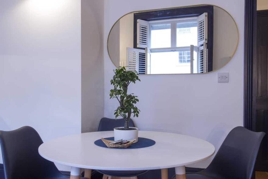S5 - Cute Apartment with Balcony by Oxford Street