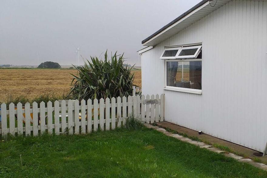 The Sun Trap Chalet @ Bridlington's Bed & Bowl Beach Breaks