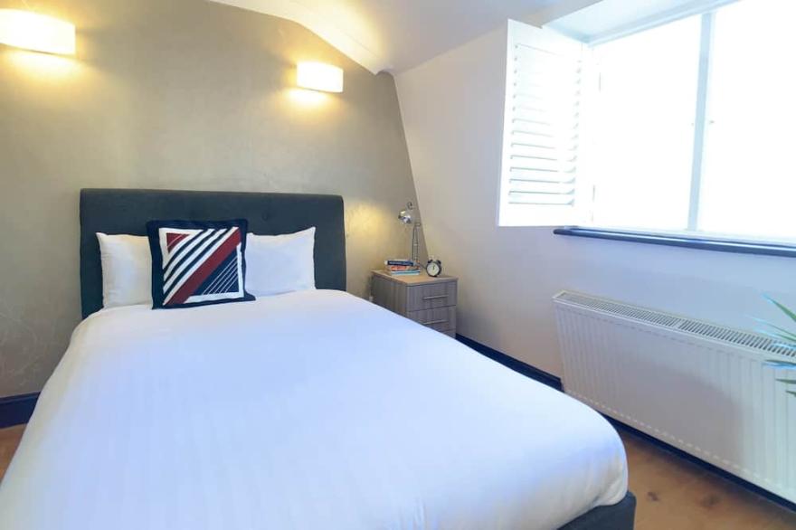 S11 - Attractive Penthouse in Paddington
