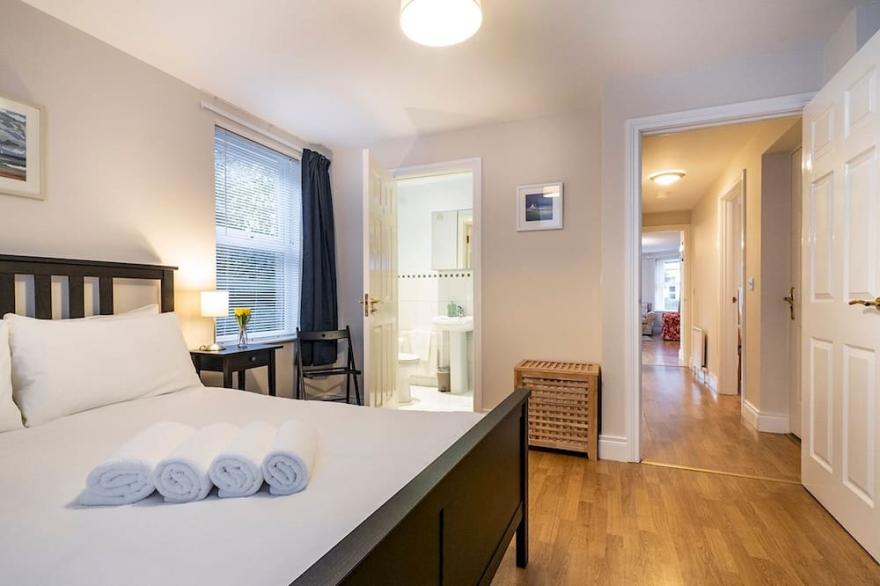 Pass the Keys | Holywood  2BR Apt by the Sea  10 Mins to Belfast