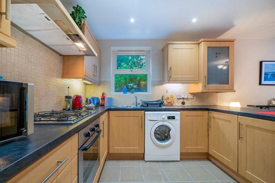 Pass the Keys | Holywood  2BR Apt by the Sea  10 Mins to Belfast
