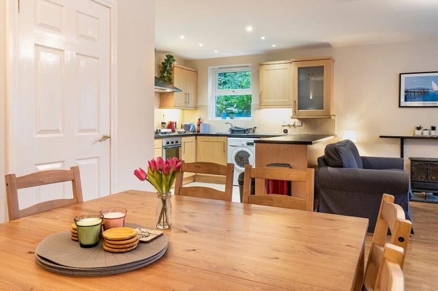 Pass the Keys | Holywood  2BR Apt by the Sea  10 Mins to Belfast
