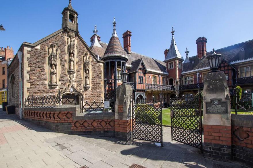 Centrally-located flat in stunning period building