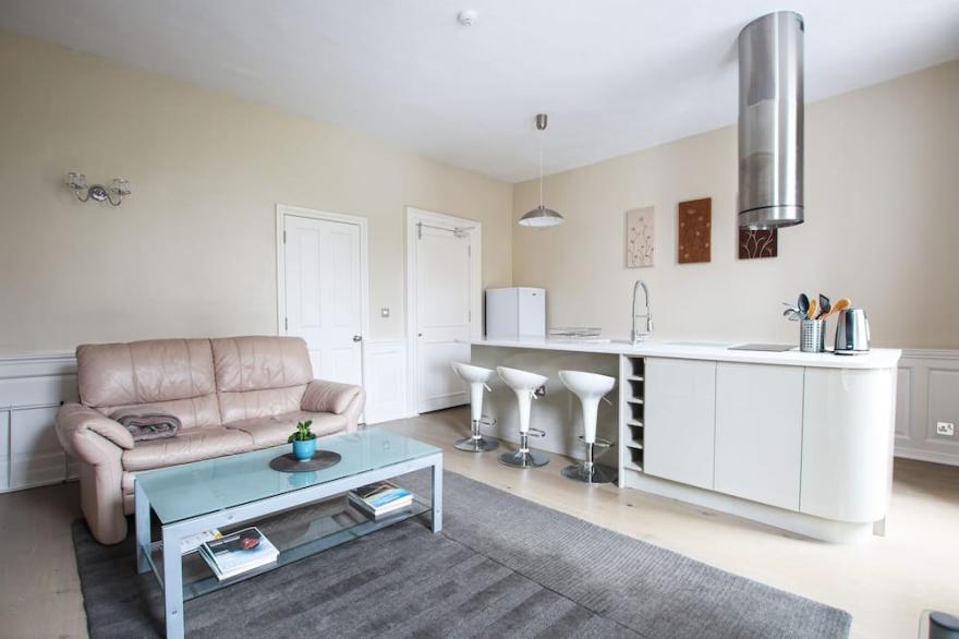 Elegant Georgian apartment near Clifton Village