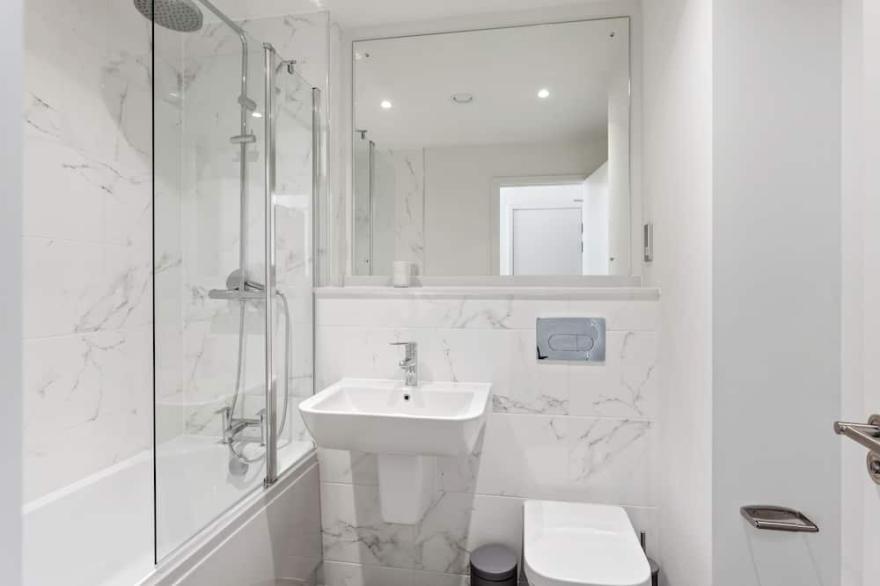 Modern and Stylish 1BR Apartment with Amazing Views