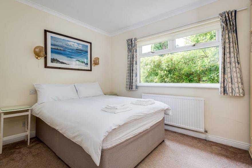 Spacious 1-Bedroom Flat with garden & free parking
