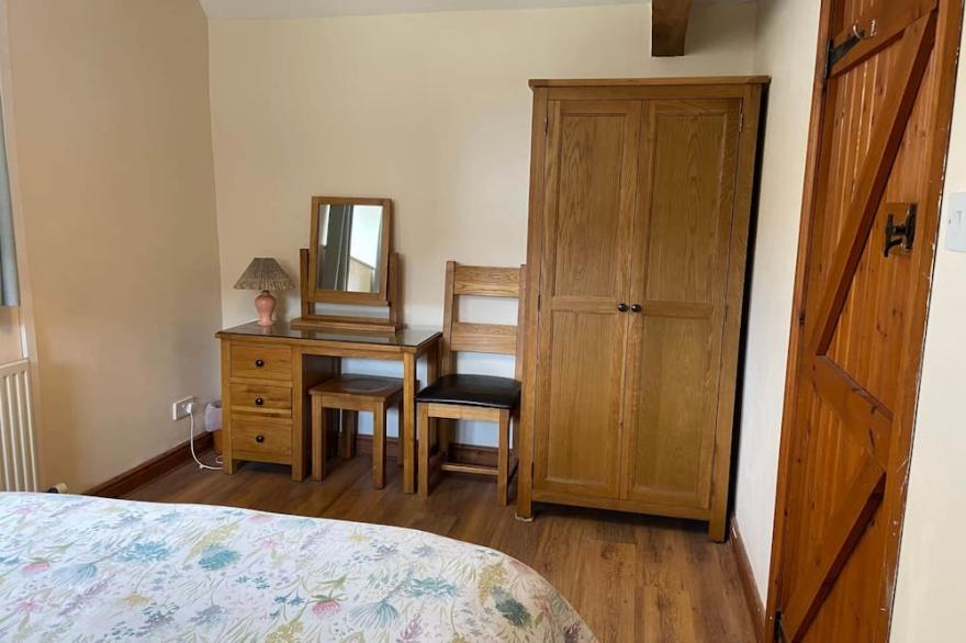 Tupenny Cottage, Old Mill Farm, Cotswold Water Park