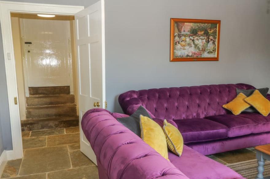 THE FARMHOUSE, family friendly, with pool in Okehampton