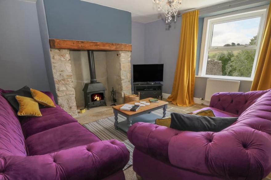 THE FARMHOUSE, family friendly, with pool in Okehampton