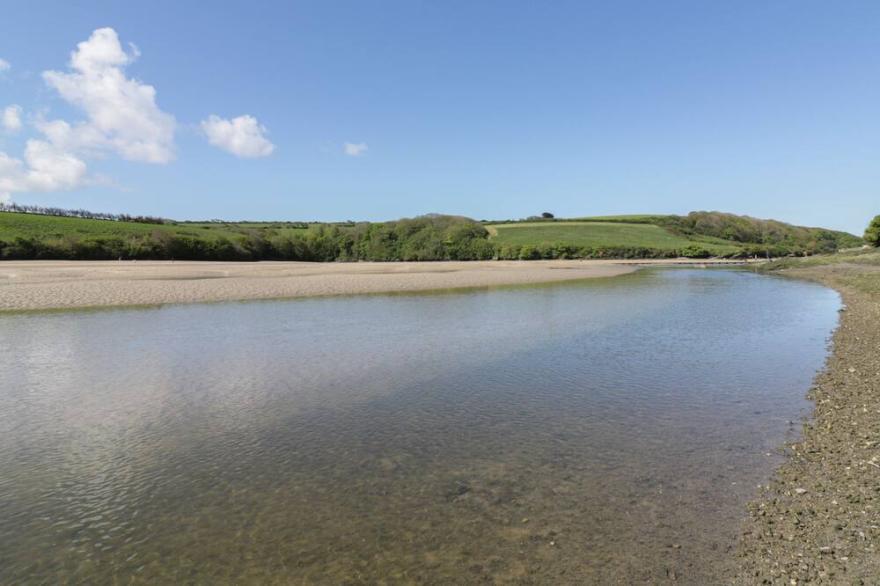GWEL AN MOR, pet friendly, country holiday cottage in Newquay