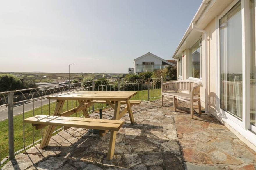 GWEL AN MOR, pet friendly, country holiday cottage in Newquay