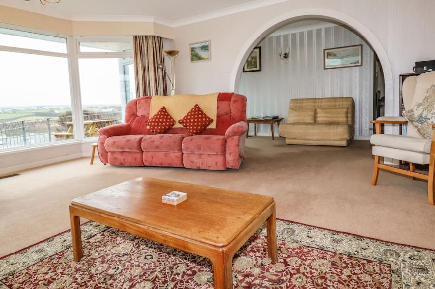 GWEL AN MOR, pet friendly, country holiday cottage in Newquay