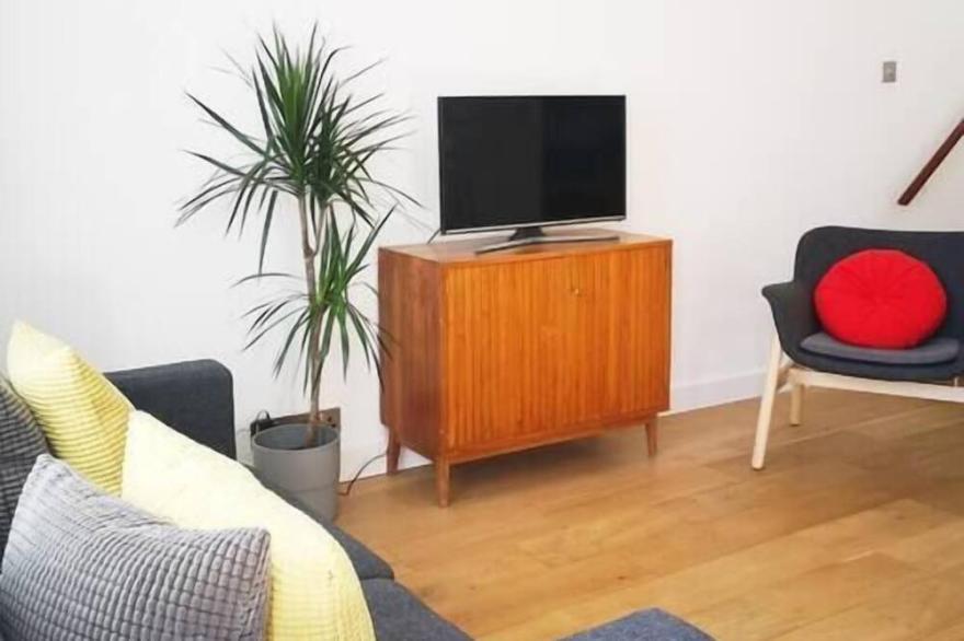 Bauhaus seaside retreat with Parking - Margate
