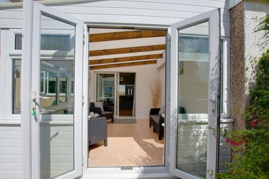 Hilltop - Three Bedroom House, Sleeps 5