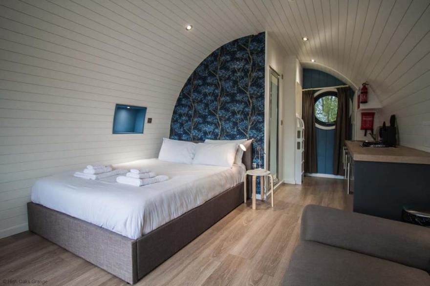 Snowdrop Family Glamping Pod | sleeps 4 - Gold Award winning