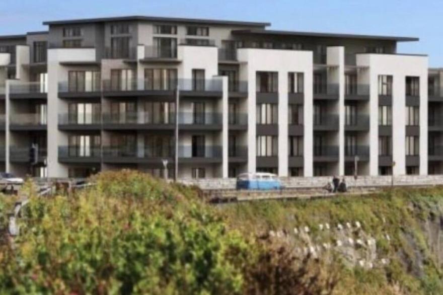 New Stunning Cliff Edge apartment opposite beautiful Tolcarne beach, Newquay